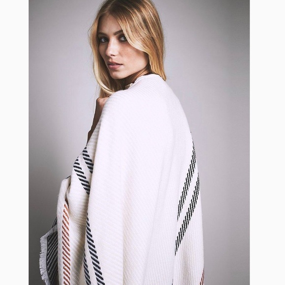 Free People Topanga Fringe Ruana poncho wrap NWOT - Picture 2 of 8